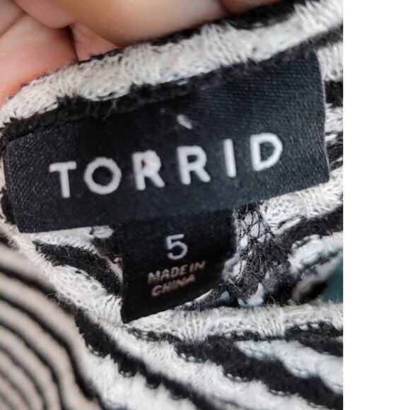 Torrid Shirt Womens Size 5 Long Sleeve Stiped Top Simple Casual Comfortable Top - Picture 3 of 5